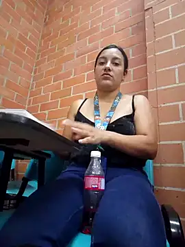 Snapshot of Sexy_Nayra_outdoors chatting on October 27, 7:29 pm Sexy Nayra outdoors online show from October 27, 7:29 pm