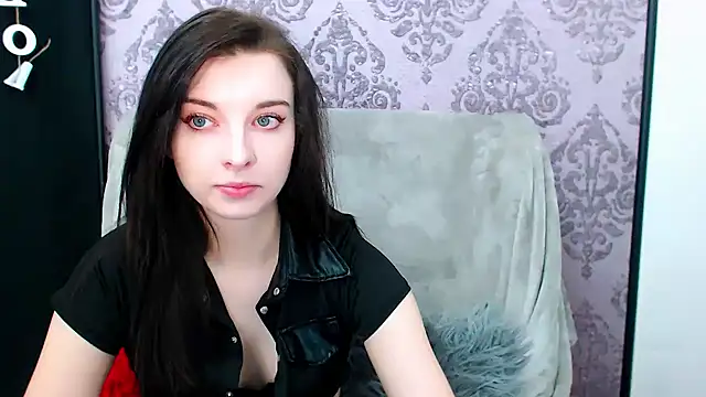 DominantLuna online show from February 3, 3:50 pm