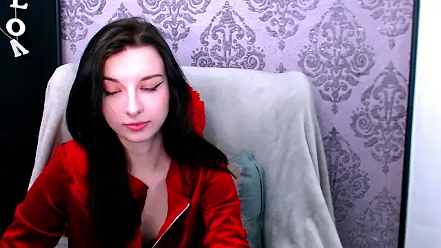 DominantLuna online show from March 22, 8:45 pm