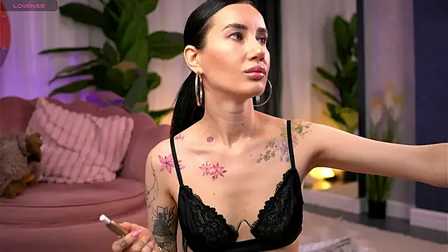 SerenaVelour online show from November 13, 11:20 am