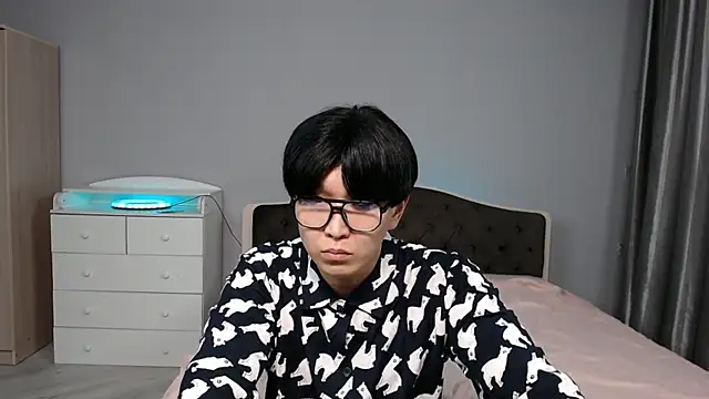 KaiChicken online show from December 2, 8:04 pm