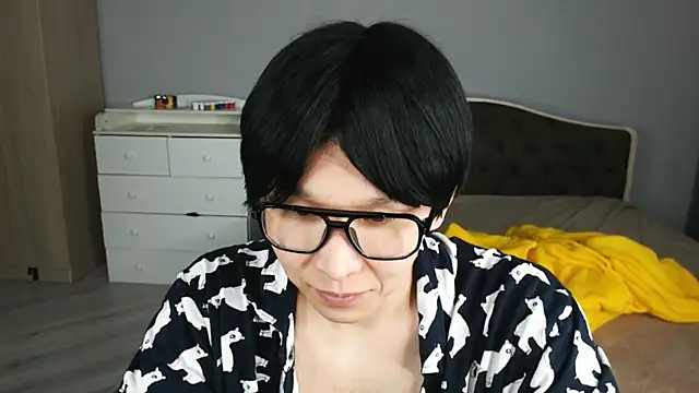 KaiChicken online show from April 5, 8:50 pm