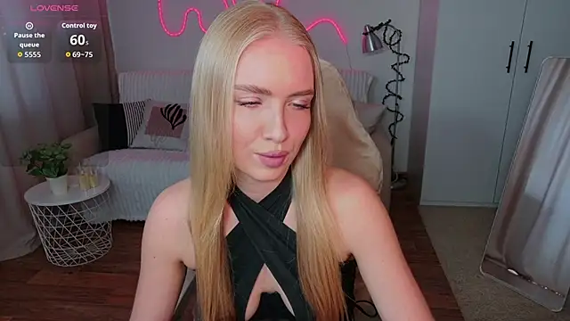 Snapshot of TessaGrays chatting on April 28, 12:10 pm TessaGrays online show from April 28, 12:10 pm