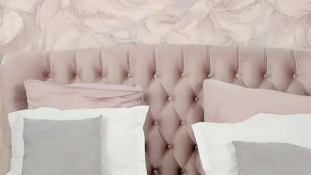 MelissaLiss online show from April 20, 3:15 pm