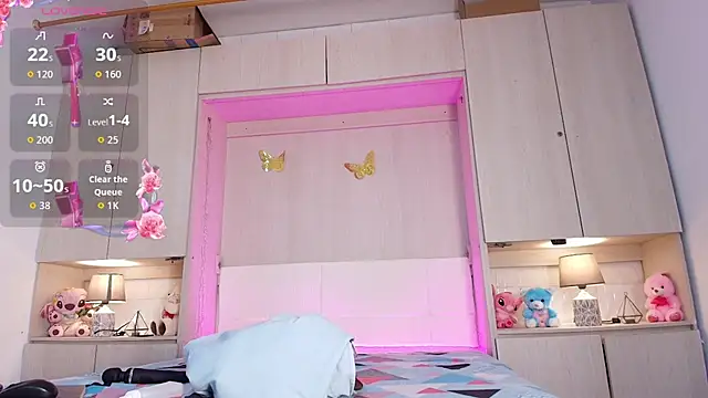 Snapshot of ChloeWiillow chatting on July 2, 11:27 am ChloeWiillow online show from July 2, 11:27 am