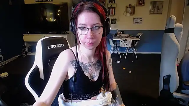 TattooedGirls online show from October 13, 8:25 am