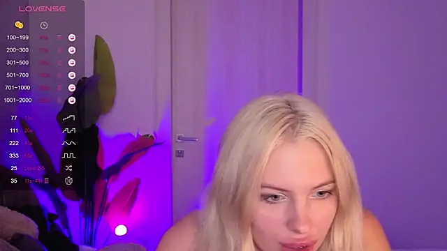 SweetCherryBlonde online show from October 10, 8:57 am