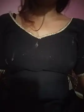Snapshot of PEEHU-50 chatting on August 7, 2:57 am PEEHU-50 online show from August 7, 2:57 am