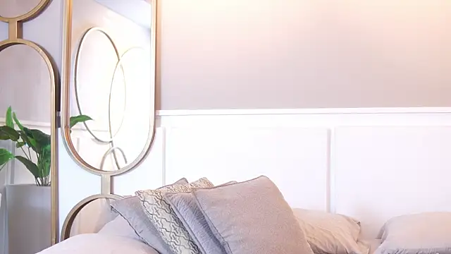 Roxy Vega online show from October 8, 12:14 pm