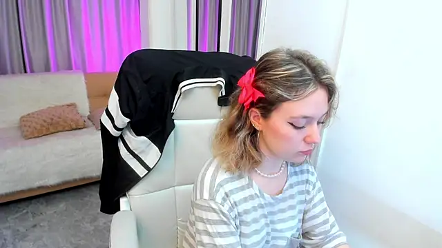 Lucia Copper online show from October 27, 1:15 pm