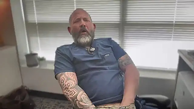 fuckadilf online show from April 24, 7:27 pm