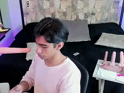 uyukie online show from October 3, 1:19 pm