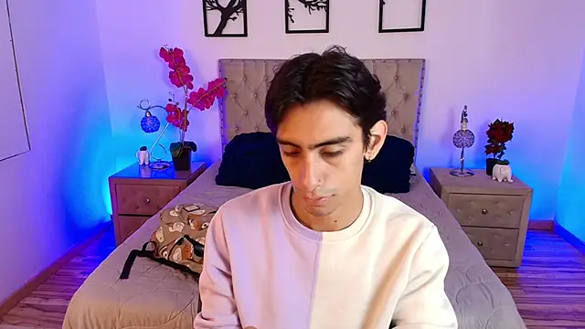 uyukie online show from October 15, 11:54 am