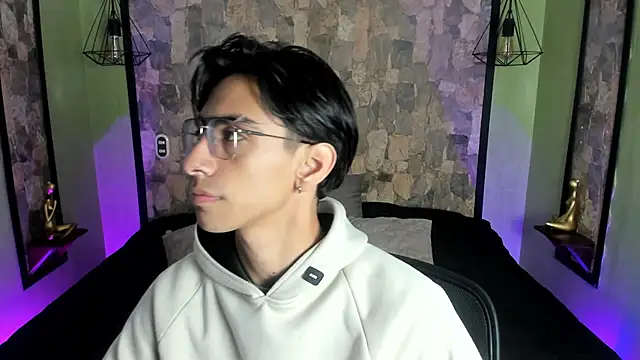 uyukie online show from October 20, 1:11 pm