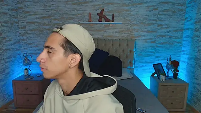 uyukie online show from October 25, 12:02 pm