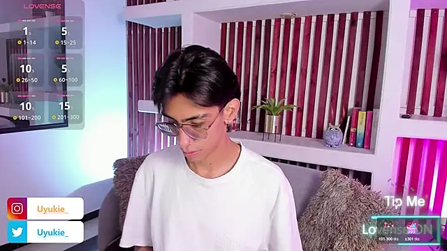 uyukie online show from October 28, 11:58 am