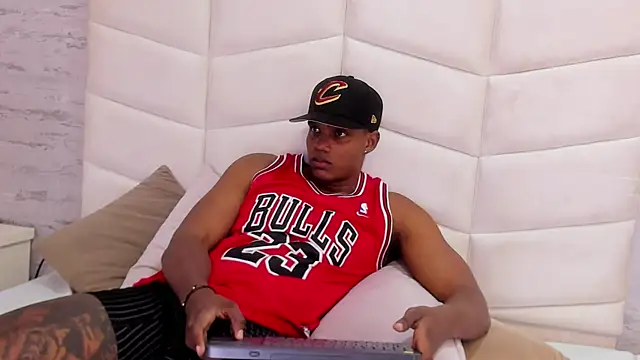 jax black online show from November 12, 7:13 pm