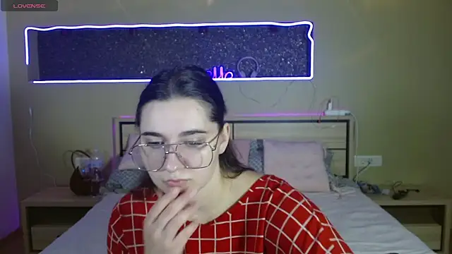 cutieblush online show from October 8, 8:39 pm