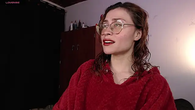 Snapshot of Alessandra_Shayk666 chatting on November 27, 11:40 pm Alessandra Shayk666 online show from November 27, 11:40 pm