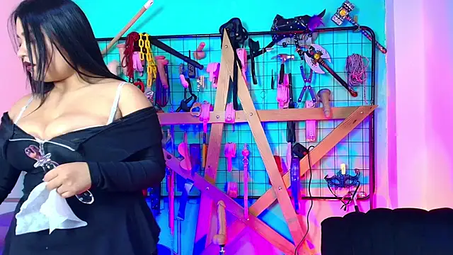 Snapshot of Black_rose_bdsm chatting on October 13, 9:26 pm Black rose bdsm online show from October 13, 9:26 pm