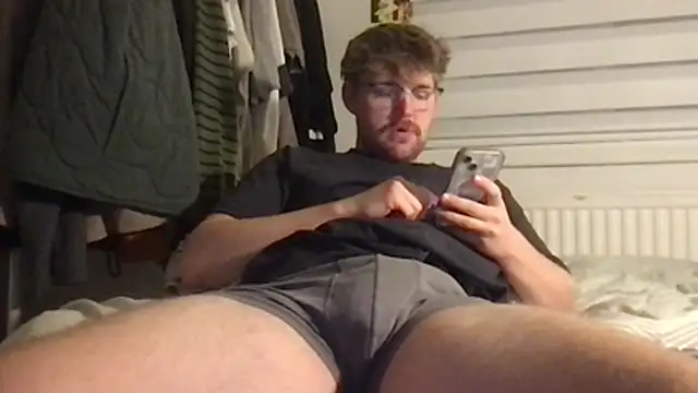 Angus80085 online show from October 22, 5:45 pm