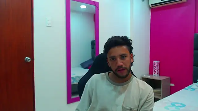 Juan FelipeX01 online show from October 6, 3:20 pm