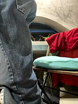 Snapshot of HenryLee1983-cums chatting on October 6, 3:20 pm HenryLee1983-cums online show from October 6, 3:20 pm