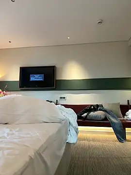 Snapshot of HenryLee1983-cums chatting on October 8, 12:08 am HenryLee1983-cums online show from October 8, 12:08 am