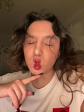 Snapshot of Luisaa_rosee chatting on October 31, 10:55 pm Luisaa rosee online show from October 31, 10:55 pm