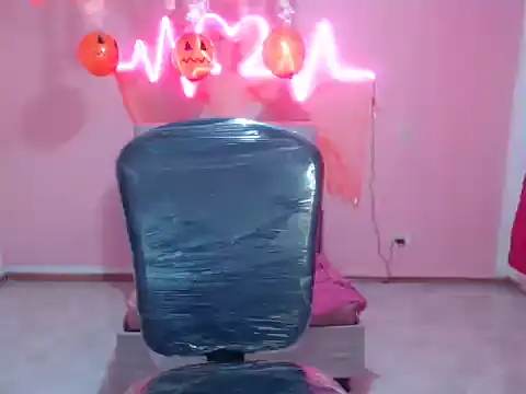 cristal hills 19 online show from October 17, 5:15 pm