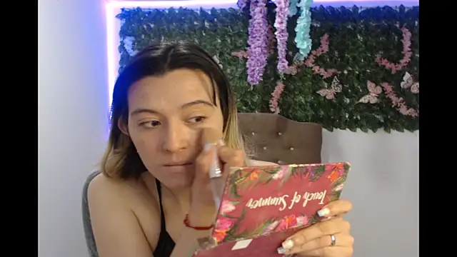 cristal hills 19 online show from December 18, 5:52 pm