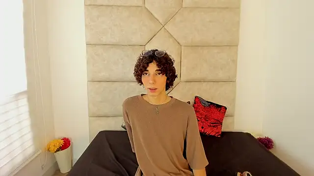 Snapshot of Scaarlett_22_ chatting on October 1, 6:03 pm Scaarlett 22  online show from October 1, 6:03 pm