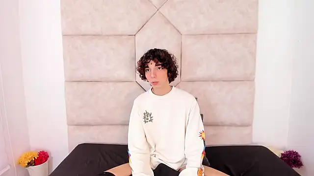 Snapshot of Scaarlett_22_ chatting on October 10, 7:13 pm Scaarlett 22  online show from October 10, 7:13 pm