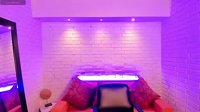 VenusCooper online show from November 4, 7:24 pm