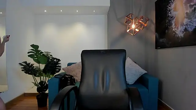 VenusCooper online show from February 24, 8:40 pm