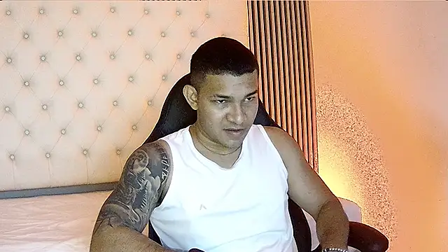 Snapshot of venedic_bull chatting on October 10, 4:50 pm venedic bull online show from October 10, 4:50 pm