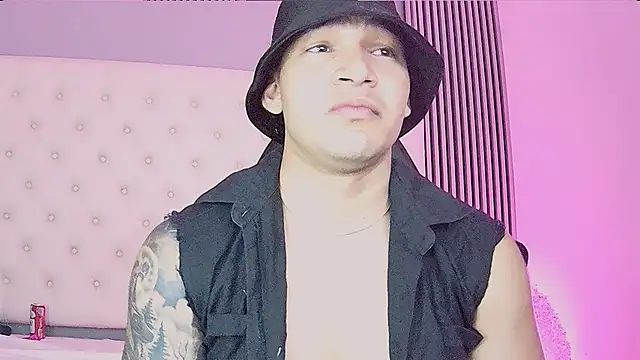 Snapshot of venedic_bull chatting on October 13, 6:35 am venedic bull online show from October 13, 6:35 am