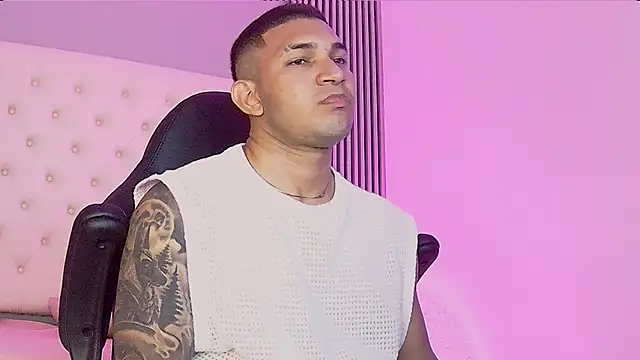 Snapshot of venedic_bull chatting on October 13, 11:38 pm venedic bull online show from October 13, 11:38 pm