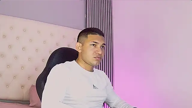 Snapshot of venedic_bull chatting on October 16, 8:54 pm venedic bull online show from October 16, 8:54 pm