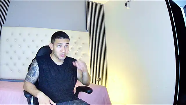 Snapshot of venedic_bull chatting on October 20, 9:04 pm venedic bull online show from October 20, 9:04 pm