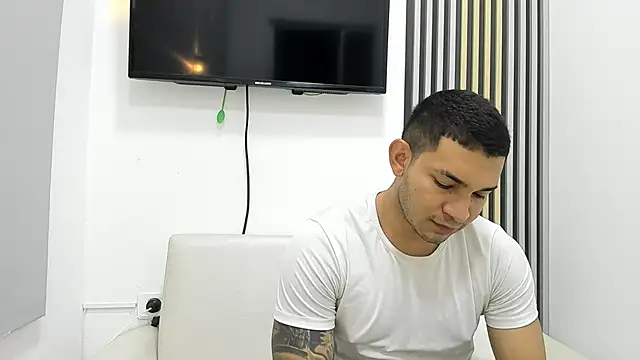 Snapshot of venedic_bull chatting on October 22, 10:09 pm venedic bull online show from October 22, 10:09 pm