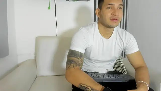 Snapshot of venedic_bull chatting on November 4, 8:52 pm venedic bull online show from November 4, 8:52 pm