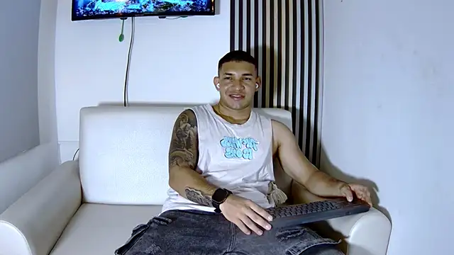 Snapshot of venedic_bull chatting on November 15, 1:36 am venedic bull online show from November 15, 1:36 am