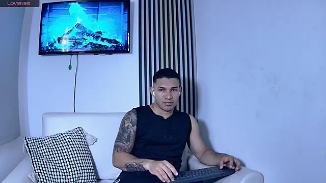 Snapshot of venedic_bull chatting on November 24, 4:12 am venedic bull online show from November 24, 4:12 am