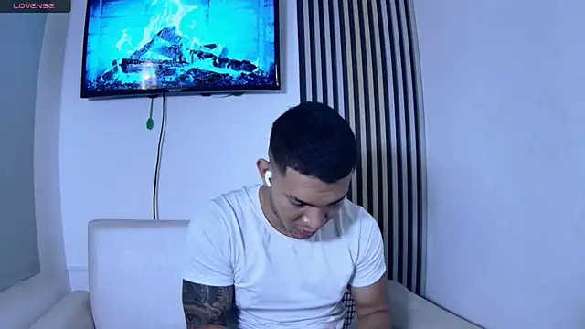 Snapshot of venedic_bull chatting on November 25, 4:23 am venedic bull online show from November 25, 4:23 am