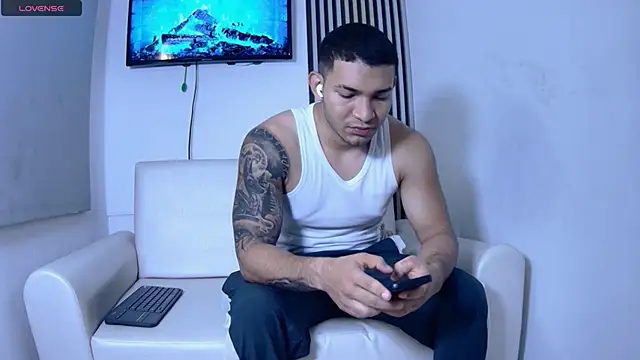 Snapshot of venedic_bull chatting on November 29, 4:04 am venedic bull online show from November 29, 4:04 am