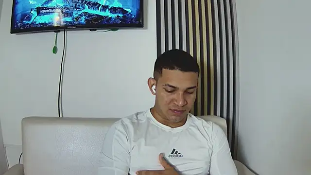 Snapshot of venedic_bull chatting on December 4, 12:36 pm venedic bull online show from December 4, 12:36 pm