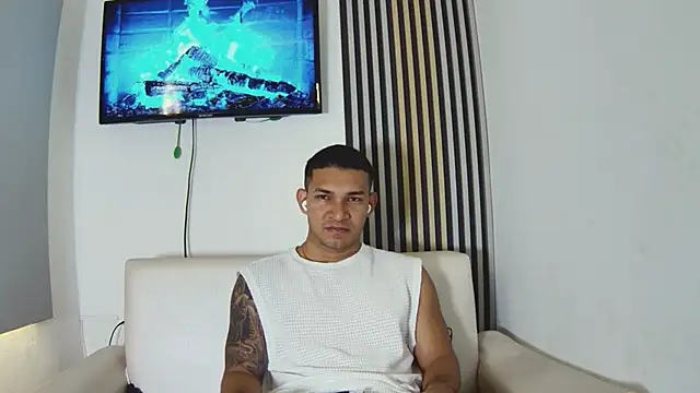 Snapshot of venedic_bull chatting on December 5, 12:36 pm venedic bull online show from December 5, 12:36 pm