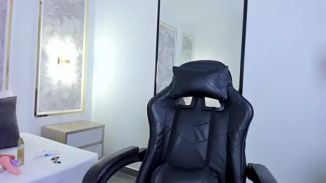 tabata69  online show from December 3, 7:45 pm