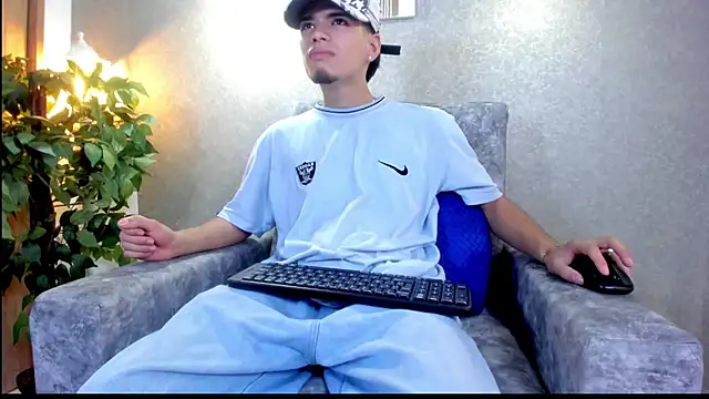 Snapshot of Axelwiliams chatting on October 10, 6:07 pm Axelwiliams online show from October 10, 6:07 pm